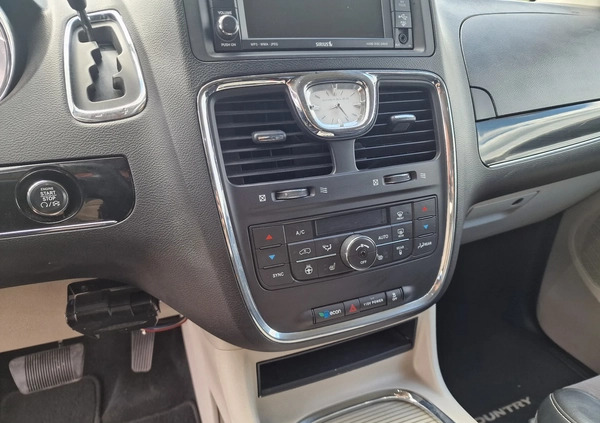 Chrysler Town &amp; Country cena 66500 przebieg: 188888, rok produkcji 2014 z Siedlce małe 742
